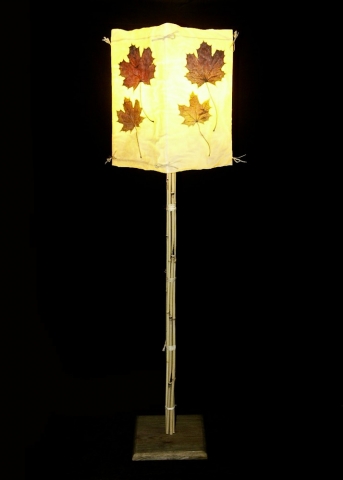 Lampa podłogowa - liście klonu